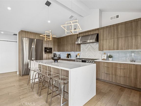 4th image of 2886 Crownview Dr