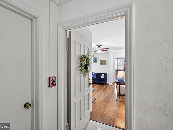 3rd image of 1121 Arlington Blvd N #706