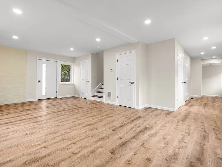 32 Jane St — Photo 15