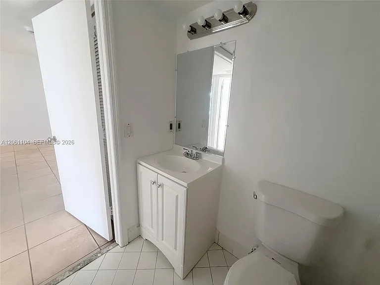 995 NE 34th Ave #101 — Photo 12