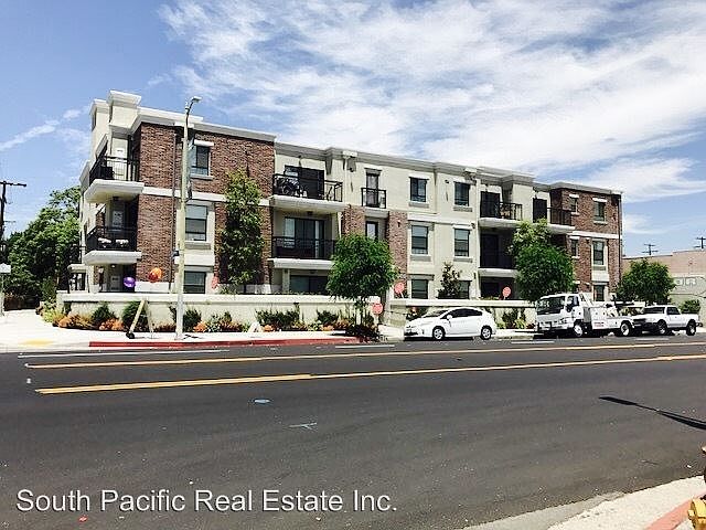 1st image of 10455 Magnolia Blvd APT 305