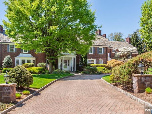 174 Elmsley Ct, Ridgewood, NJ 07450