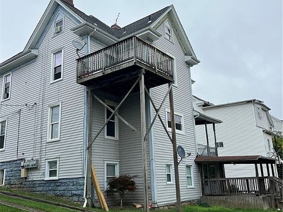 3rd image of 412 E Maiden St