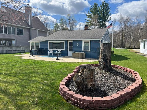2nd image of 717 E Hess Lake Dr