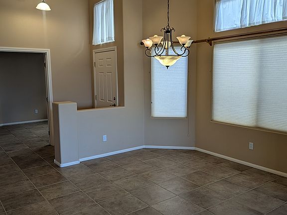 3rd image of 796 Southridge Dr