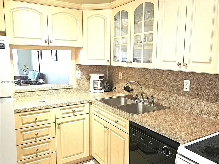 2097 S Ocean Dr #305 — Photo 13
