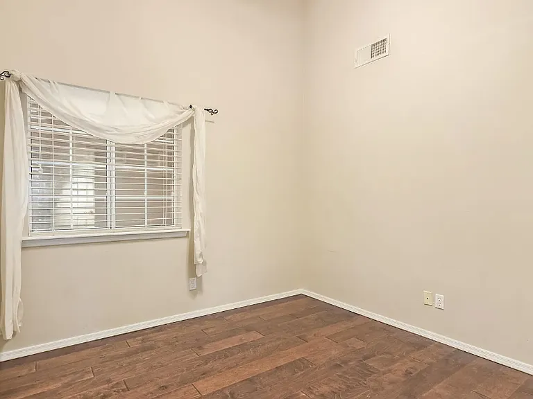 517 S Paradise Dr — Photo 18