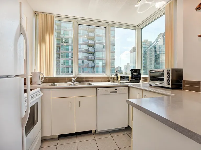 555 Jervis St #1505 — Photo 4
