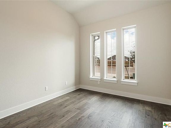 4th image of 516 Academy Oaks Dr