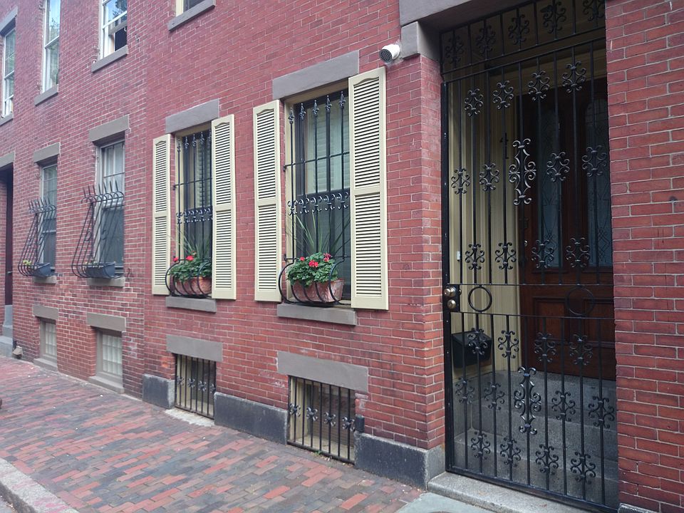 2nd image of 41 Lawrence St