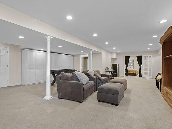 3rd image of 5604 Sherwood Ave