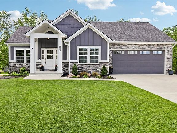 3rd image of 546 N Oakwood Ln