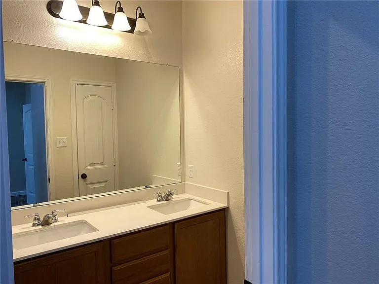 712 Estes Park — Photo 21