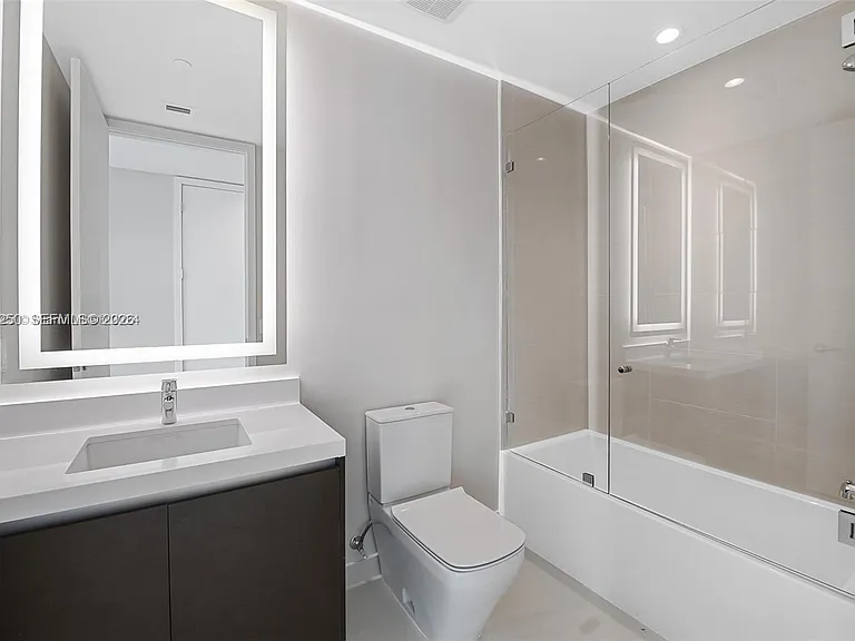 851 NE 1st Ave #Penthouse 4912 — Photo 23