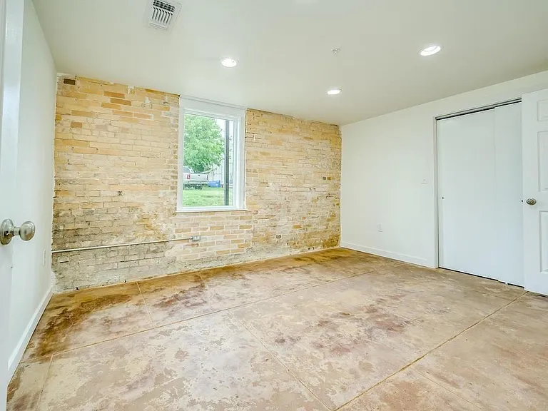 110 S Main St #103 — Photo 8