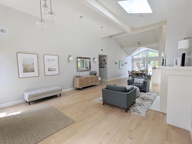 1525 Kensington Cir — Photo 3