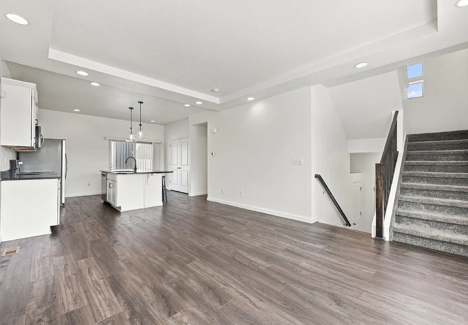 3 bed, 2.5 bath, 2008 sqft, $2,560 — Photo 4