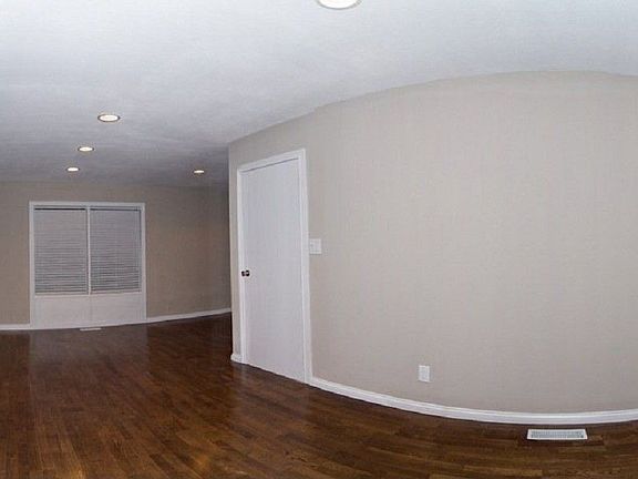 3rd image of 6708 Fairwood Dr