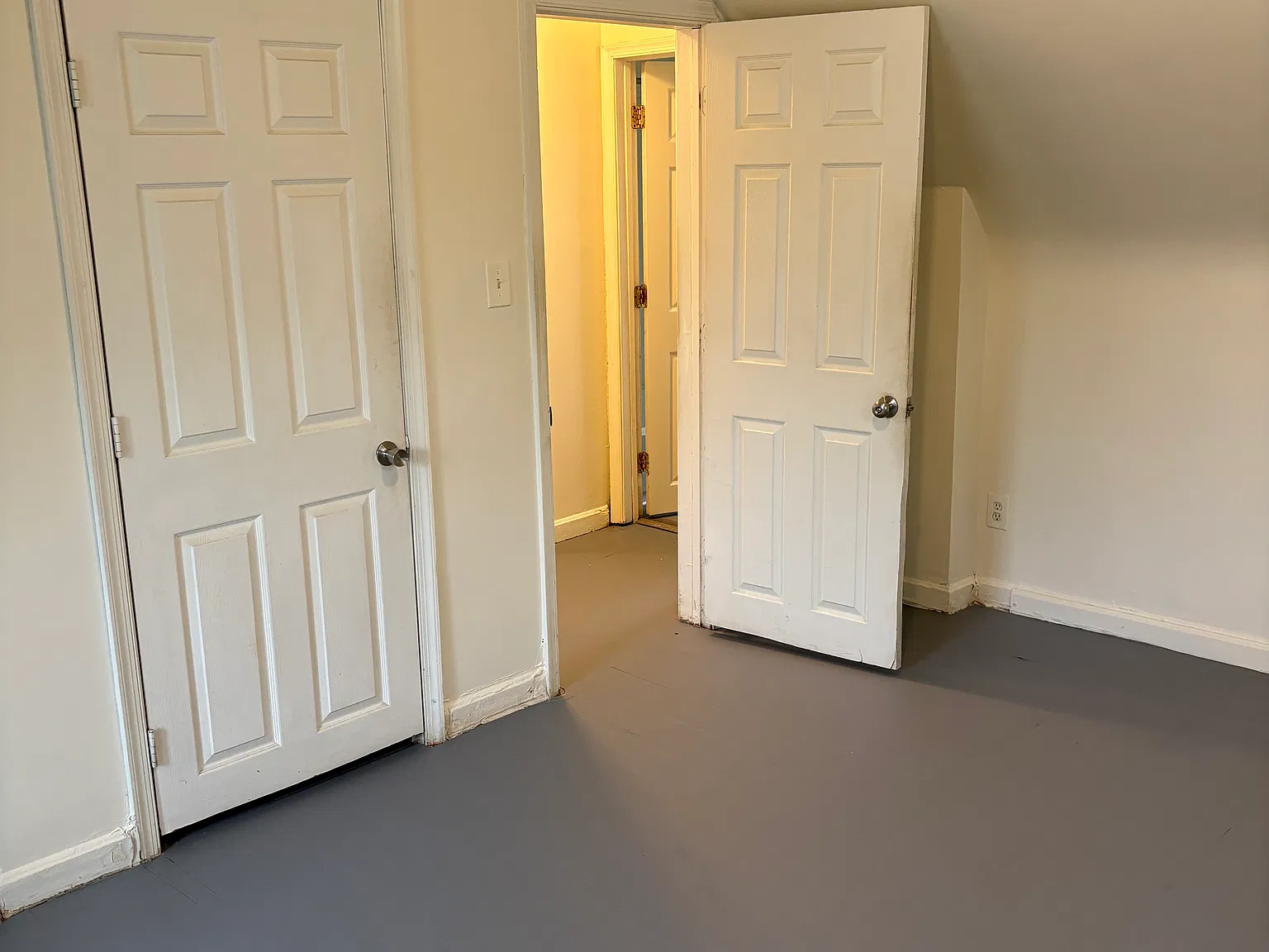 3 bed, 1.5 bath, 1092 sqft, $2,300 — Photo 2
