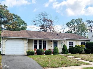 14 Sextant Dr, Barnegat, NJ 08005