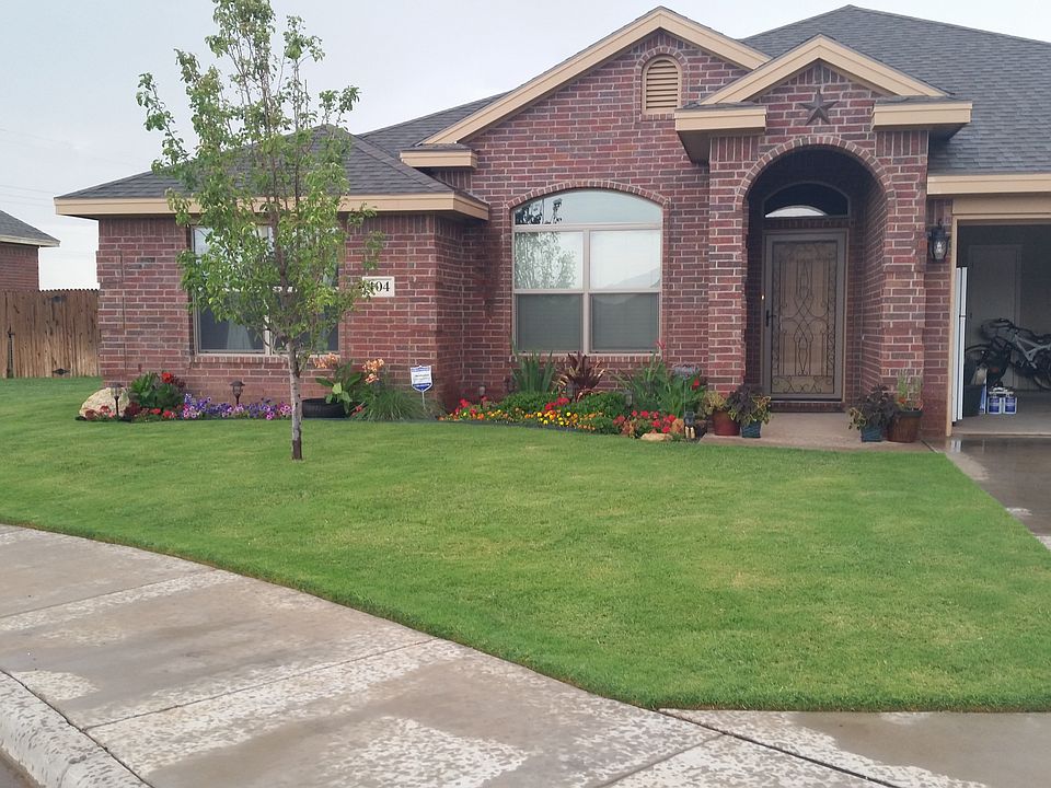 Great Curb Appeal !!!