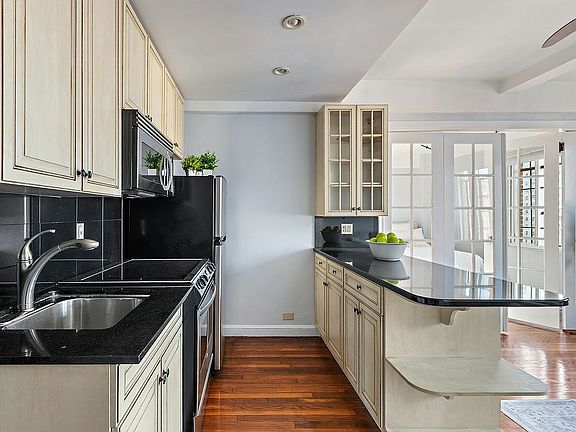 3rd image of 25 Tudor City Pl APT 2020