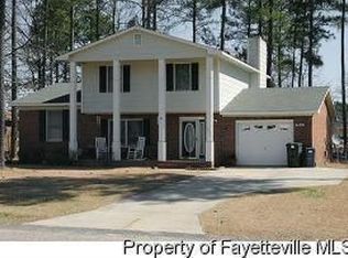 1033 Rim Rd, Fayetteville, NC 28314
