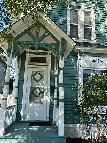 418 Saint Charles St #B