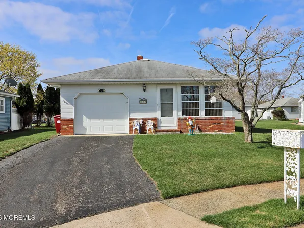 23 Capri Court, Toms River, NJ 08757