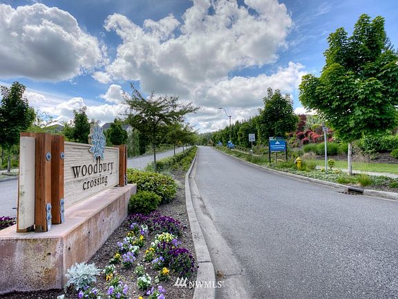 5th image of 605 Meadowwood Drive