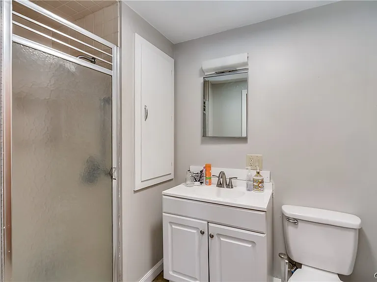 325 Paddock St — Photo 46