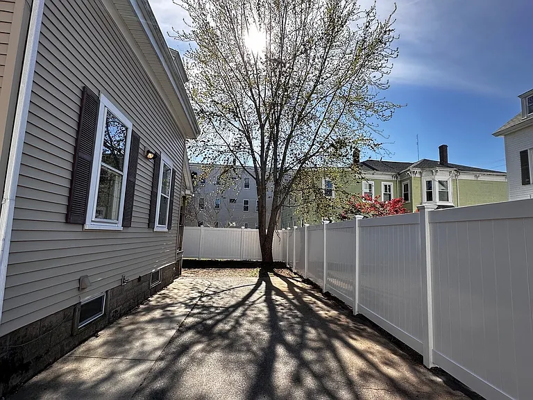 11 Porter St — Photo 2