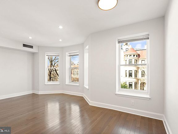 4th image of 1733 20th St NW APT 301