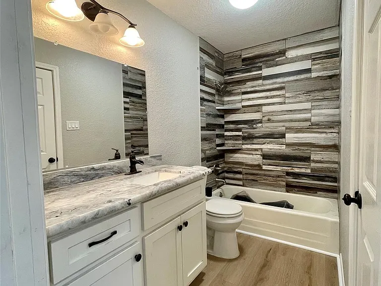817 N Valderas St — Photo 12