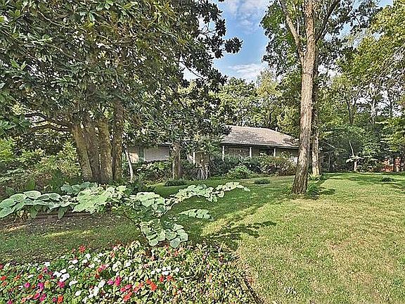 2nd image of 1405 Oakhill Dr