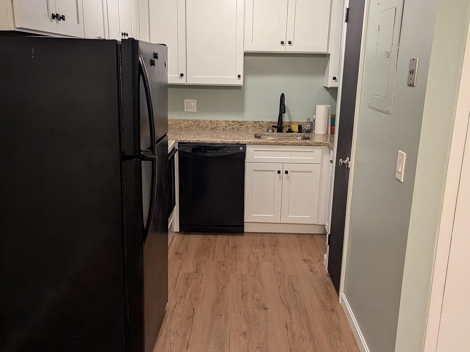 2 bed, 1.5 bath, 1075 sqft, $2,250 — Photo 4