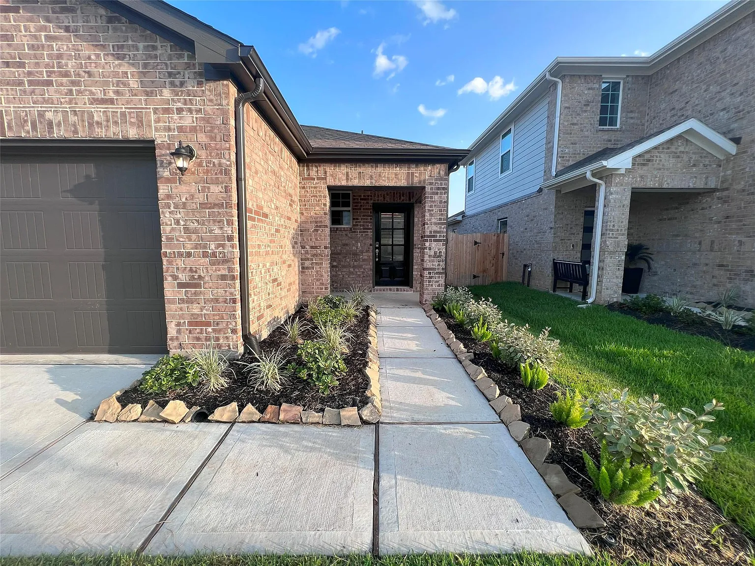 3 bed, 2.0 bath, 1444 sqft, $2,000 — Photo 3