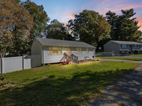 5 Nightingale Cir, Randolph, MA 02368