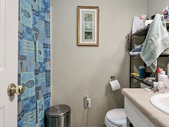 4th image of 821 Prospect St