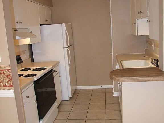 5th image of 7000 Creswell Rd APT 205