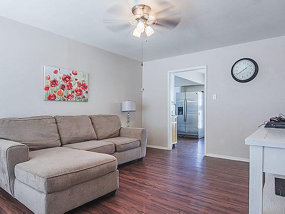 5th image of 5629 Sherbrooke Ave