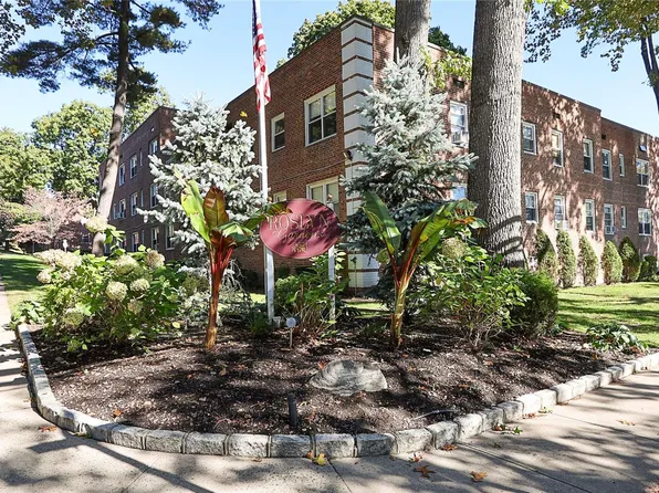 4 Edwards #2 G, Roslyn Heights, NY 11577