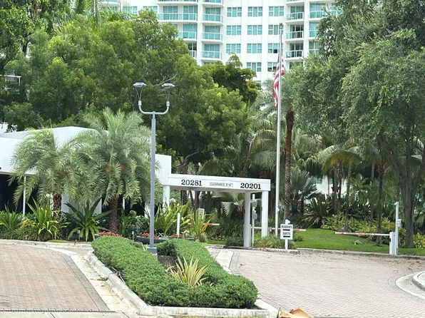 20201 E Country Club Dr APT 2808-09, Miami, FL 33180
