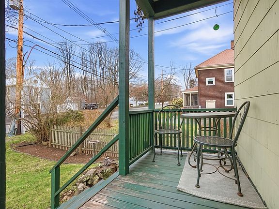 4th image of 513 Maple St
