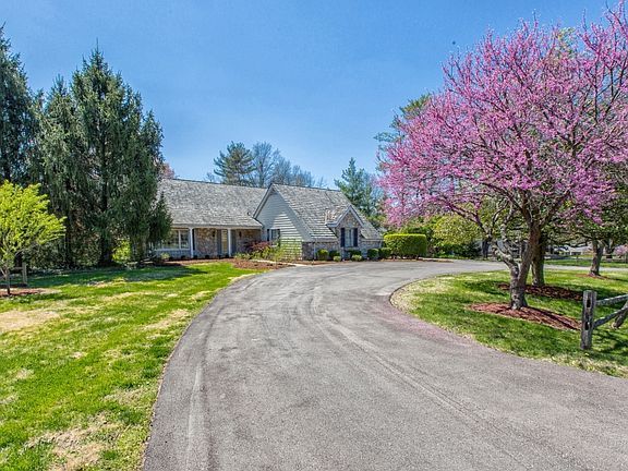 2nd image of 16 Roan Ln