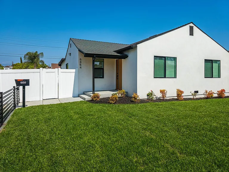 6454 Gentry Ave — Photo 1