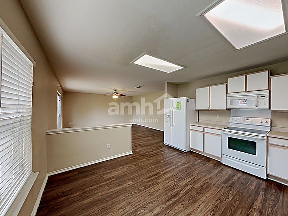 5th image of 5654 Lovett Oaks