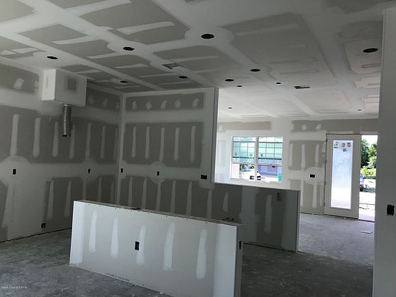5th image of 638 Lorelei Ave