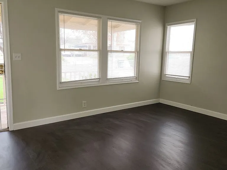 2231 Elton Ave — Photo 8