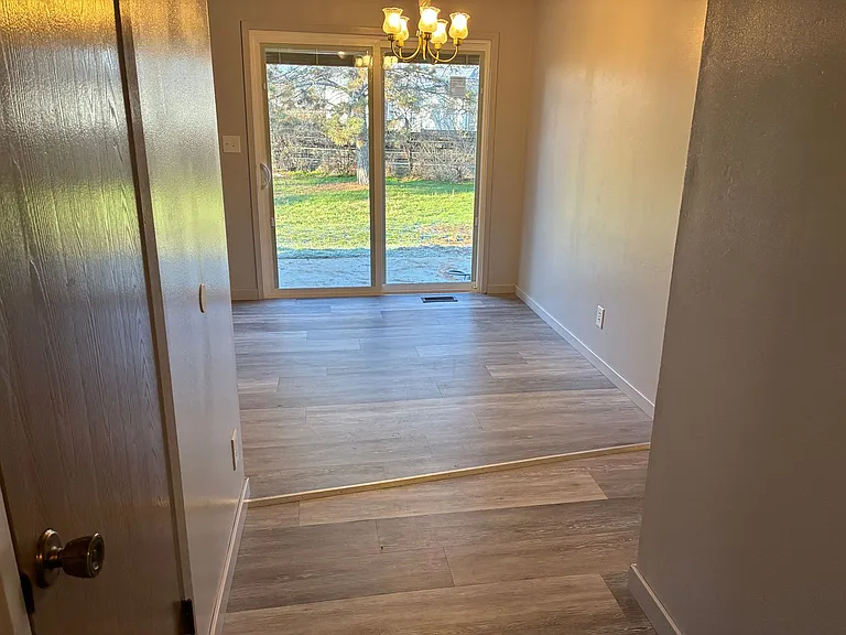 7523 S Cowen St — Photo 5